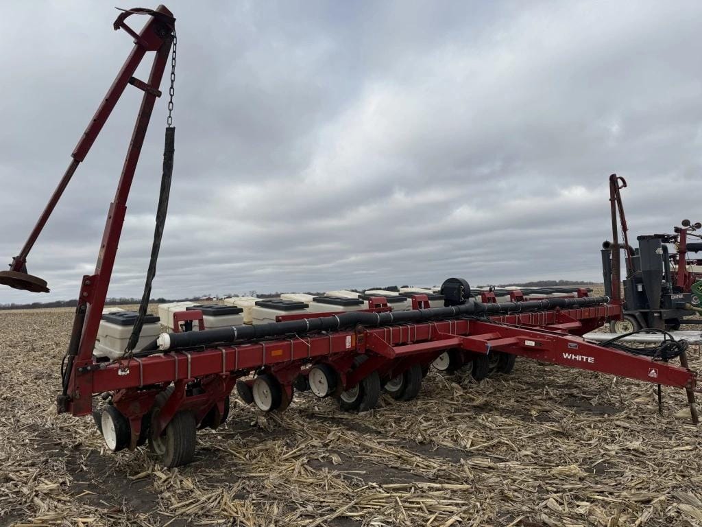 White 6122 Equipment Image0