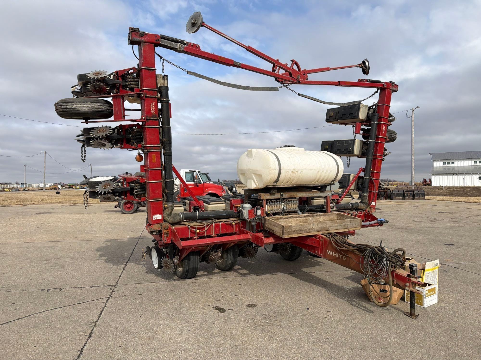 White 6122 Equipment Image0