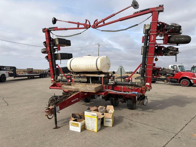 Image of White 6122 equipment image 1