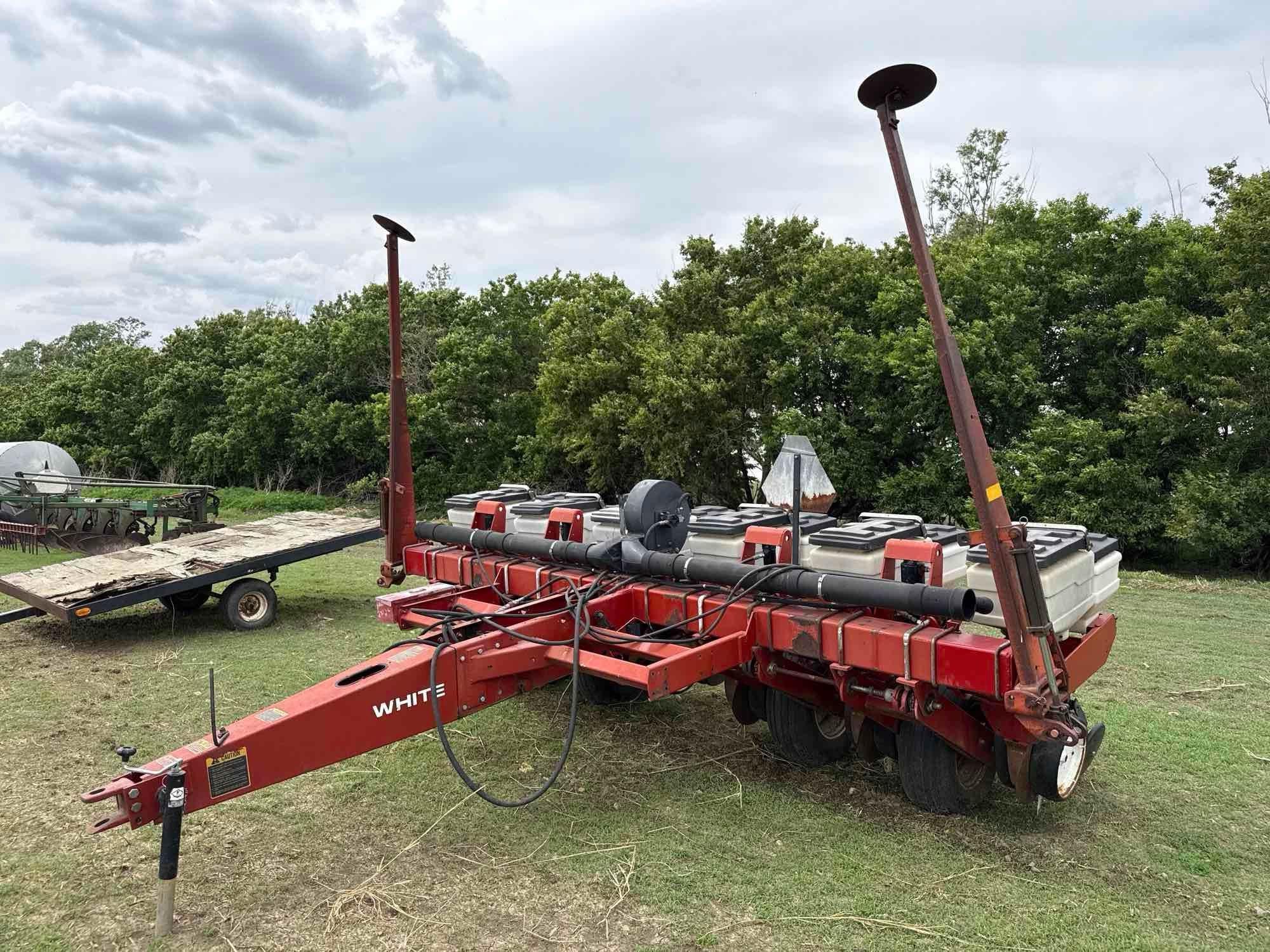 White 6122 Equipment Image0