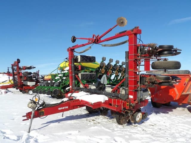 Image of White 6138 equipment image 1