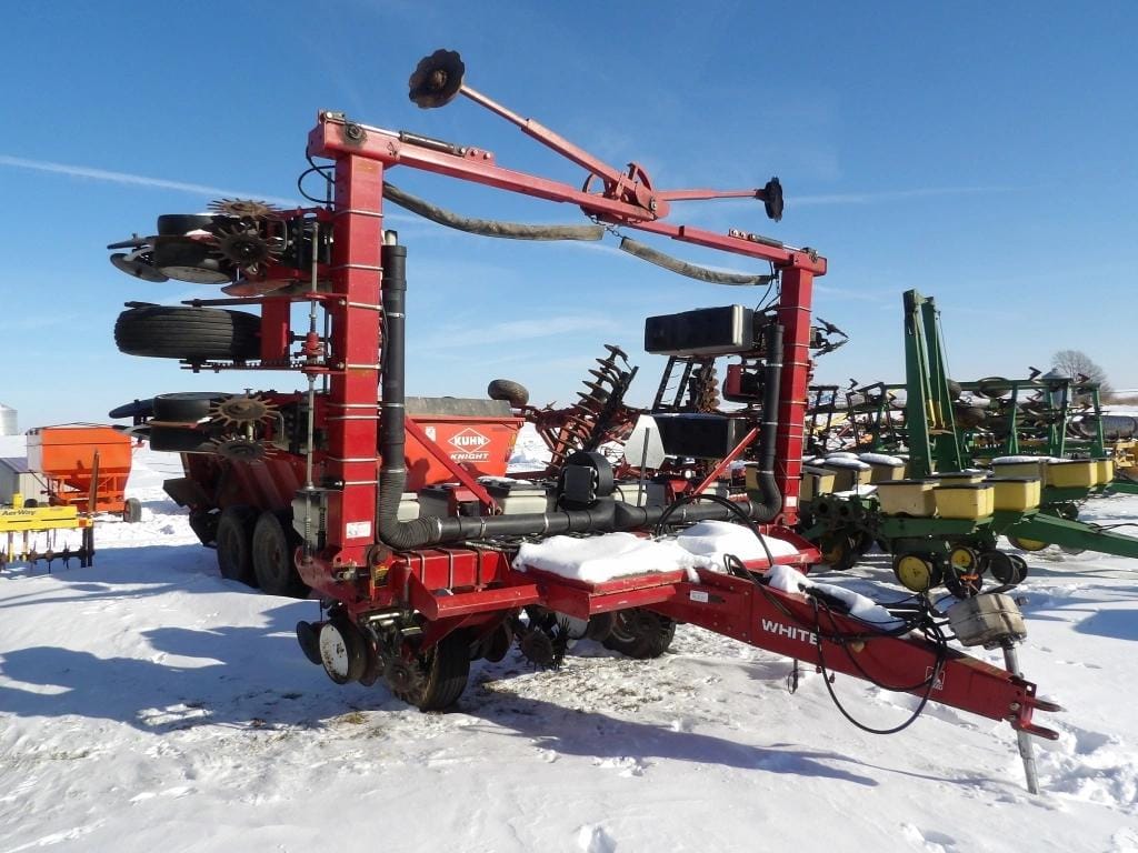 White 6138 Equipment Image0