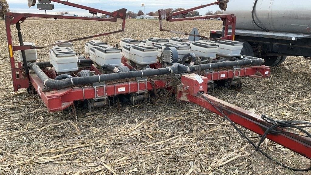 White 6200 Equipment Image0