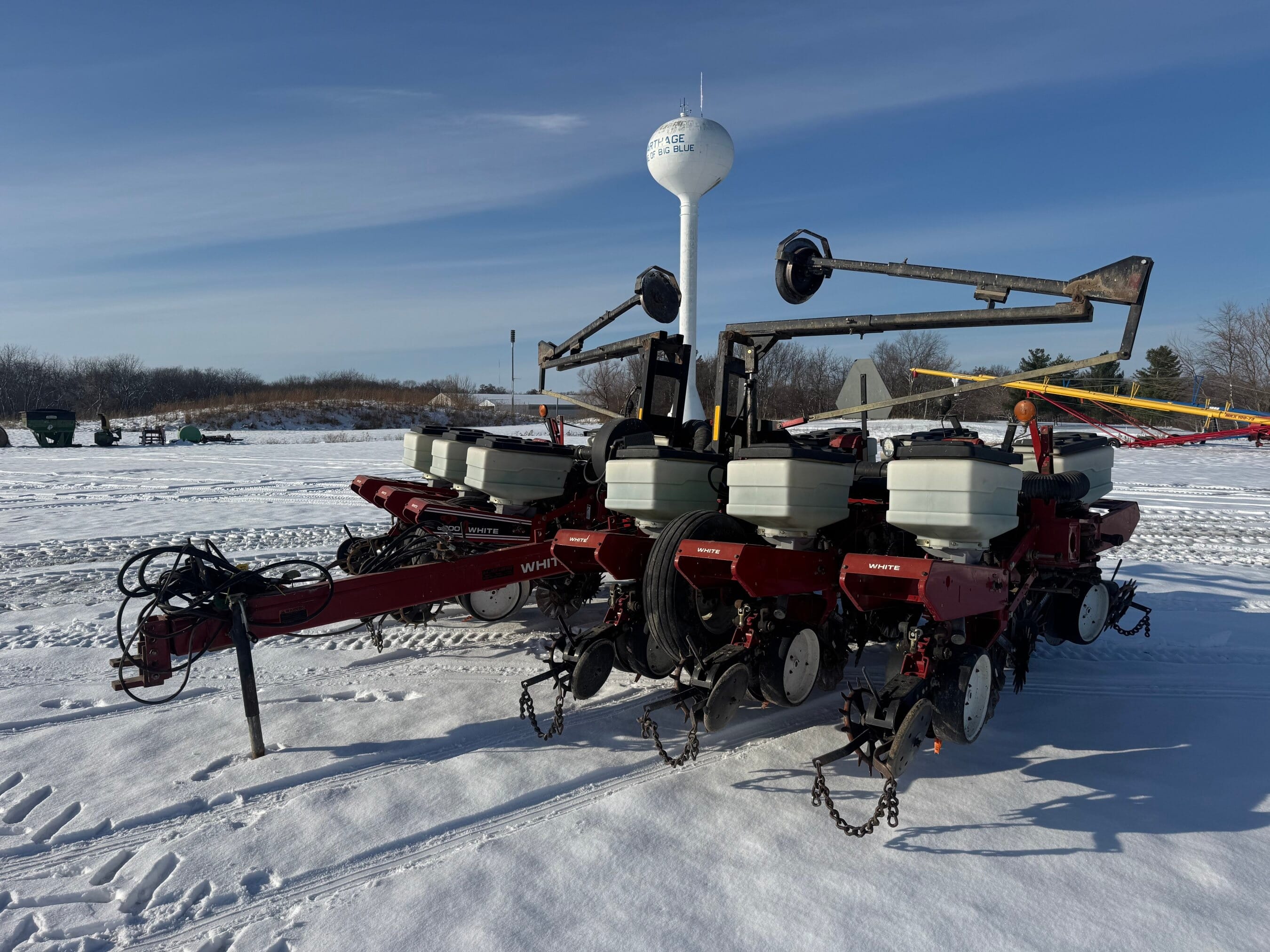 White 6322 Equipment Image0