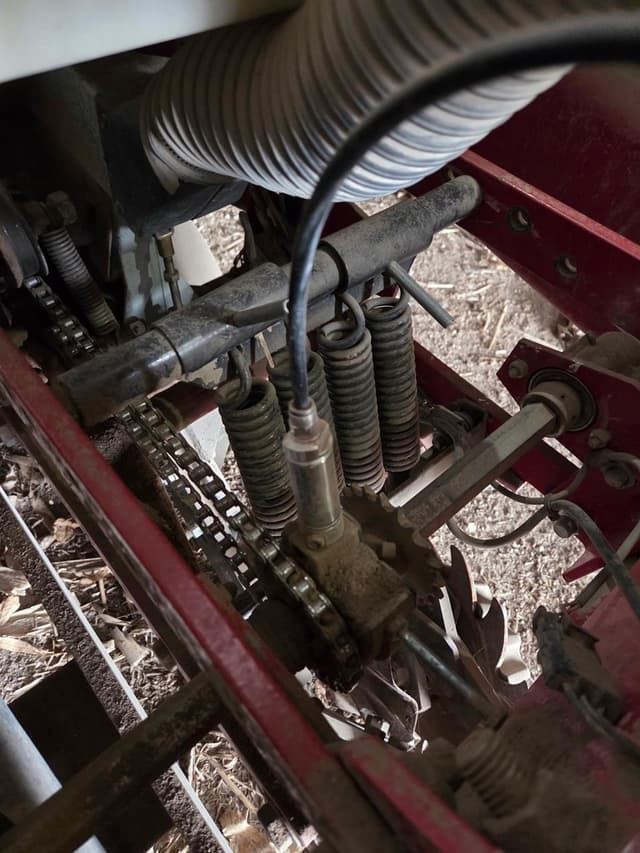 Image of White 6342 equipment image 2