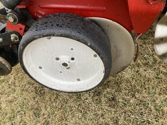 Image of White 6606 equipment image 4