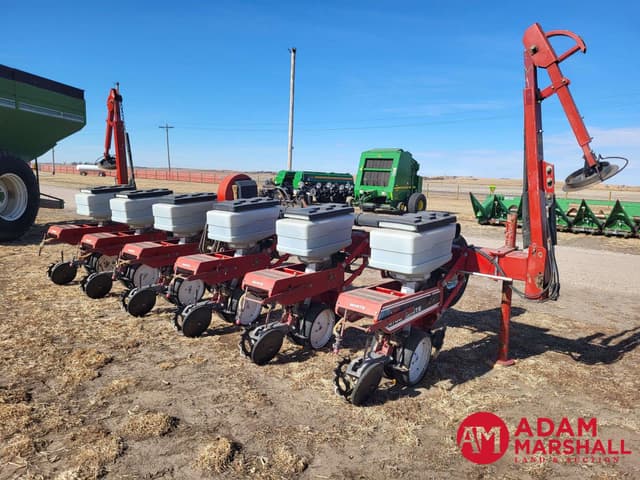 Image of White 6700 equipment image 2