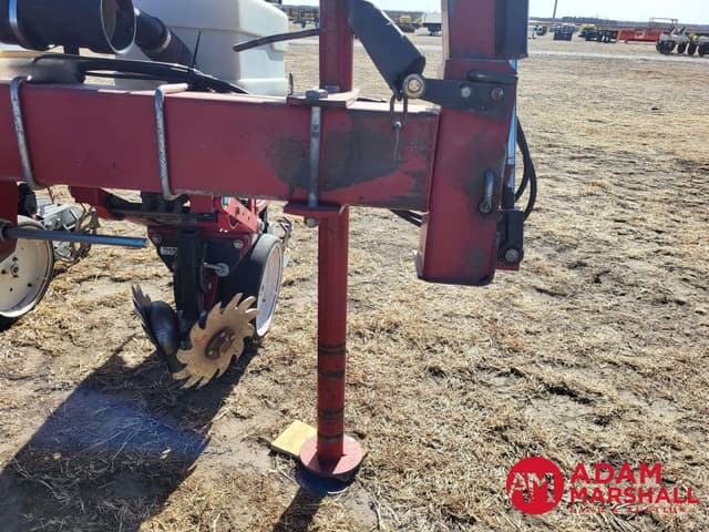 Image of White 6700 equipment image 4