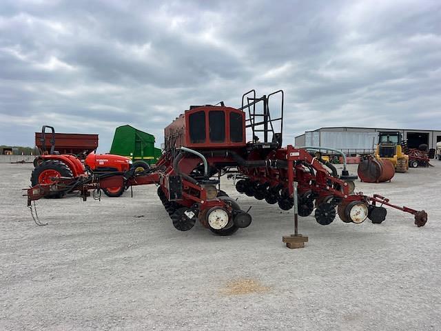 Image of White 6800 equipment image 1