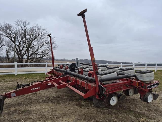 Image of White 6900 equipment image 1