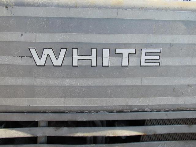 Image of White 700 equipment image 4