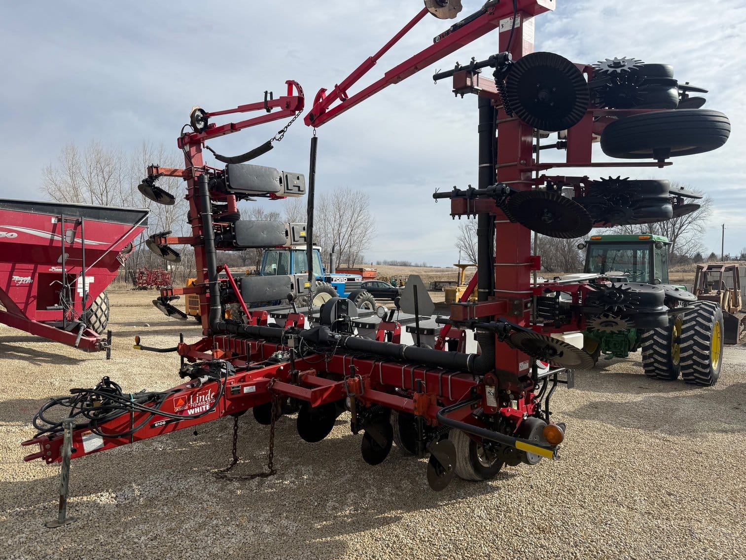 White 8100 Equipment Image0