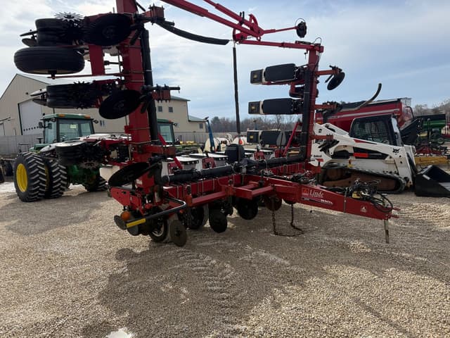 Image of White 8100 equipment image 1