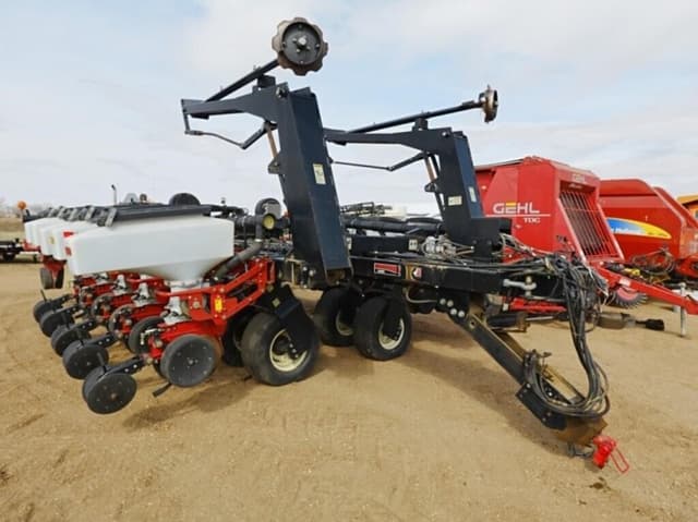 Image of White 8100 equipment image 1