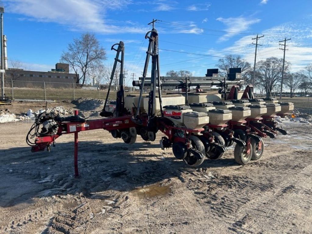 White 8182 Equipment Image0