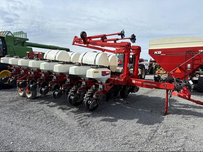 White 8186 Equipment Image0