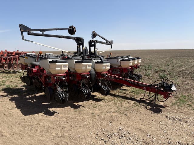 Image of White 8200 equipment image 1