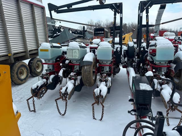 Image of White 8200 equipment image 1