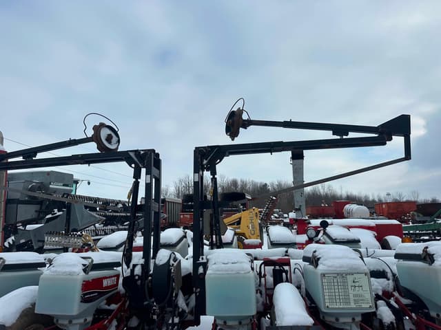 Image of White 8200 equipment image 4