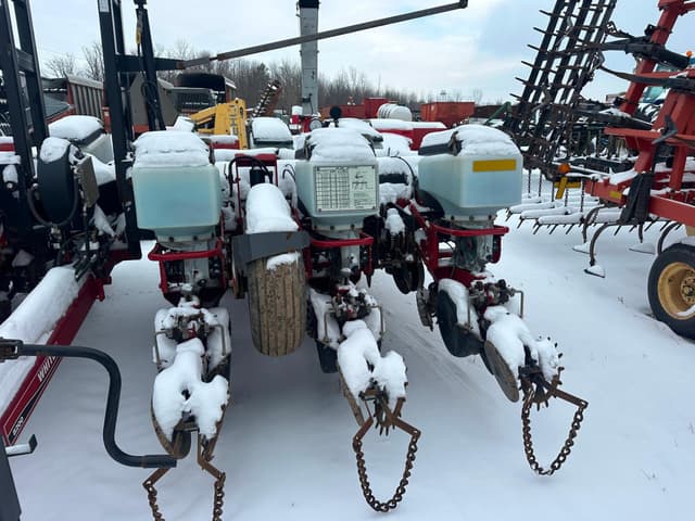 Image of White 8200 equipment image 3