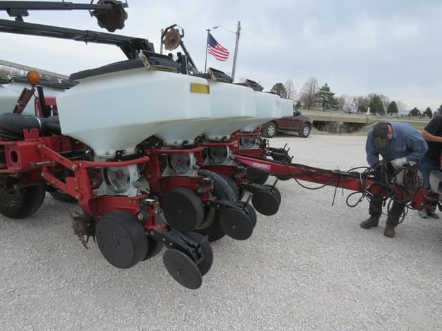 Image of White 8200 equipment image 1