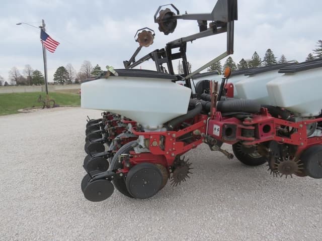 Image of White 8200 equipment image 3