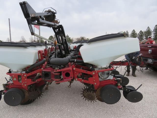 Image of White 8200 equipment image 2