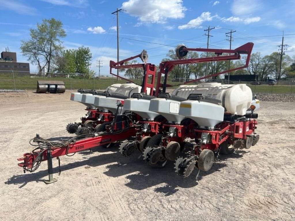 White 8222 Equipment Image0