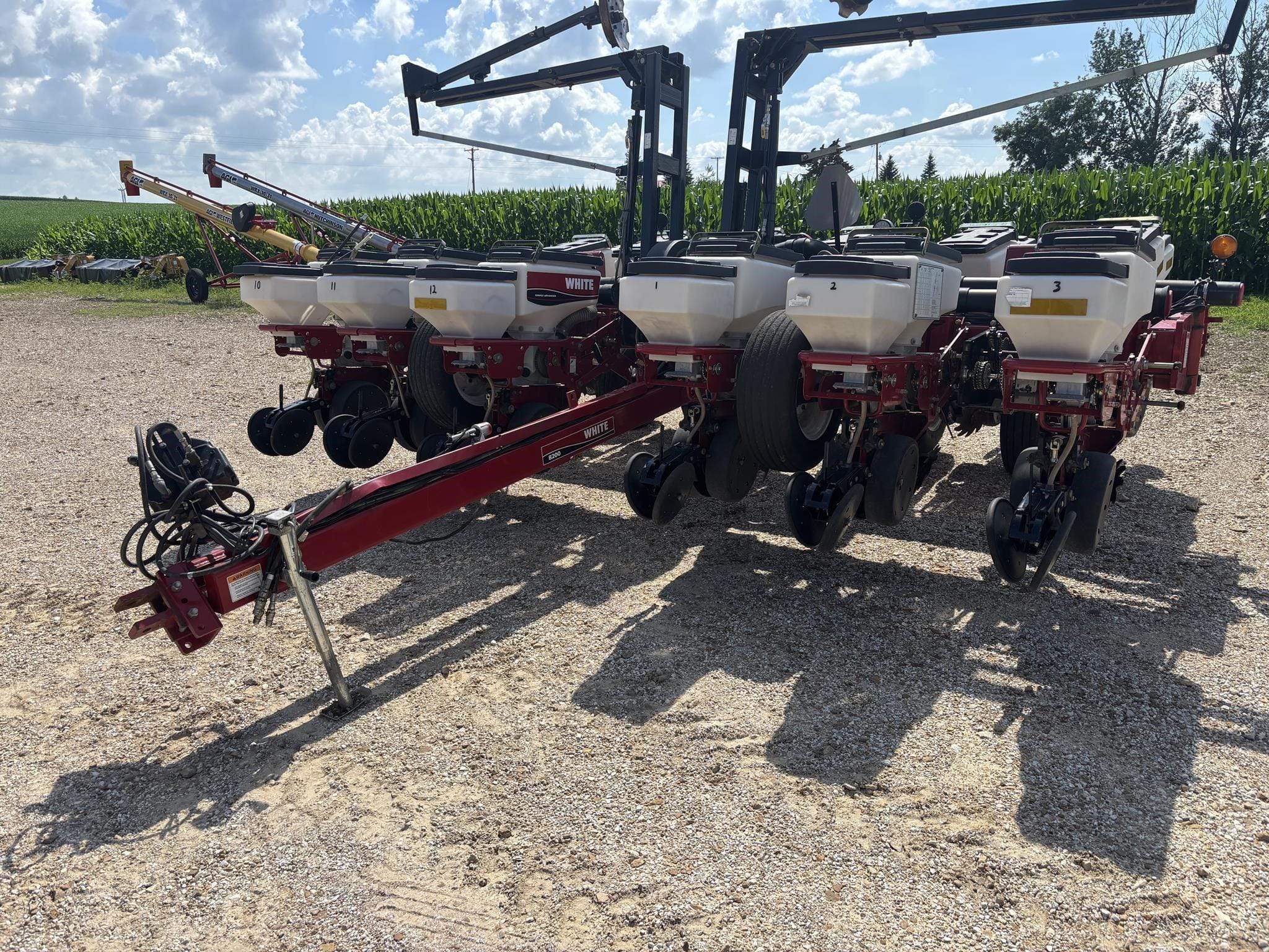 White 8222 Equipment Image0