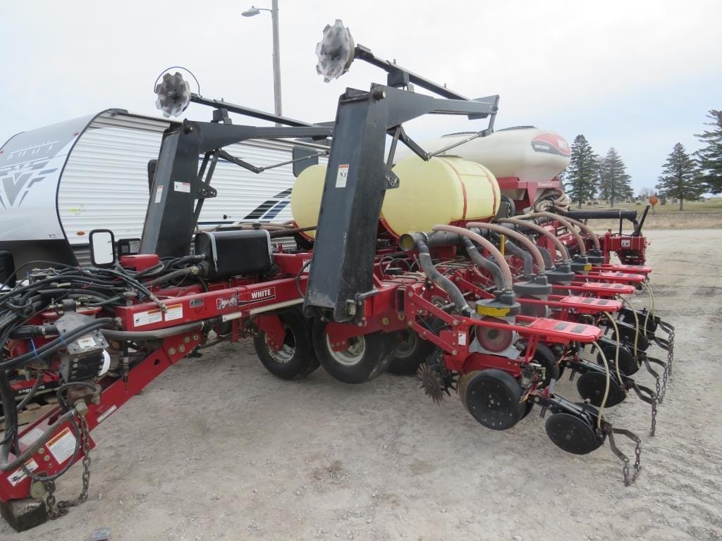 White 8500 Equipment Image0