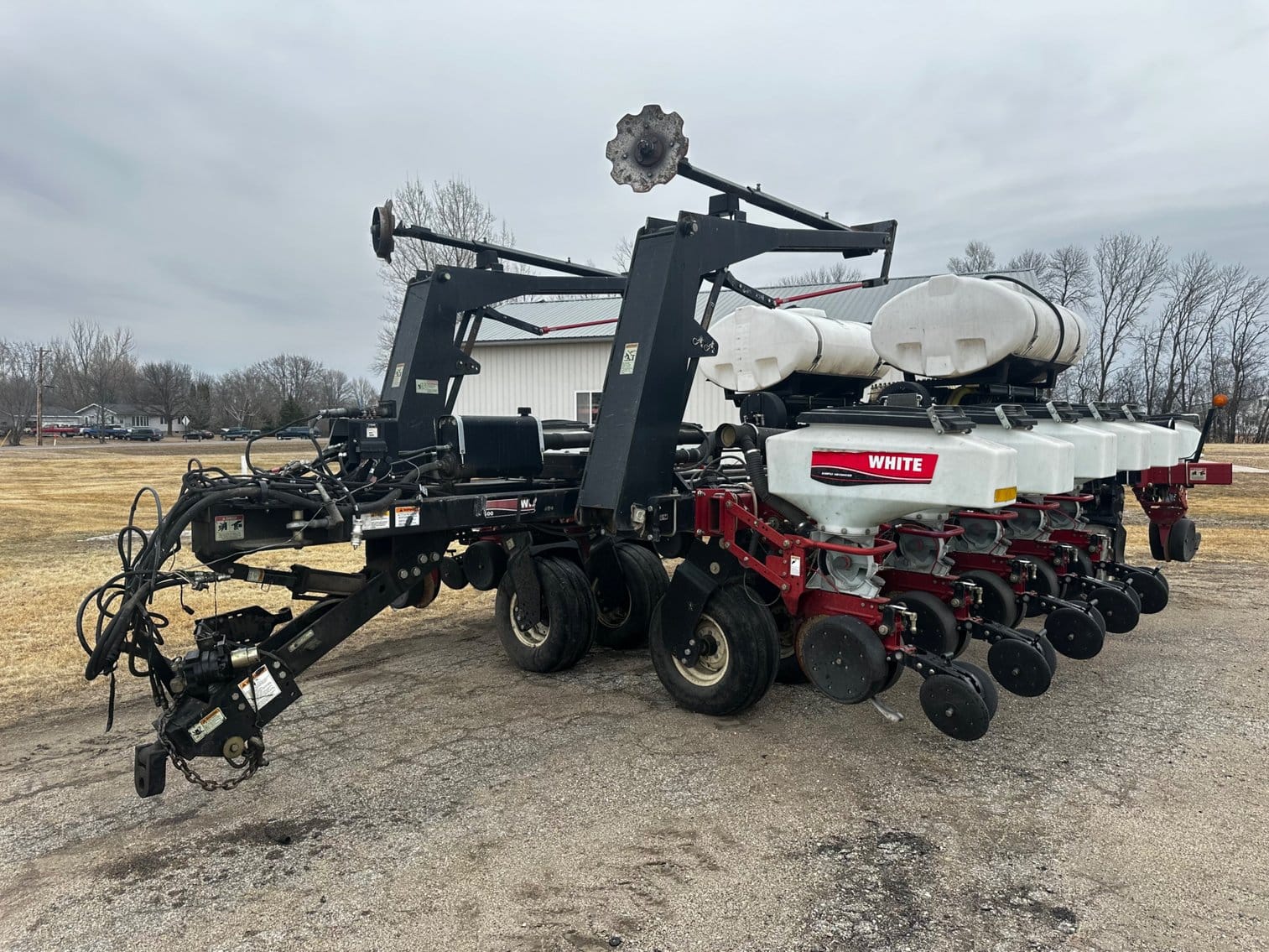 White 8516 Equipment Image0