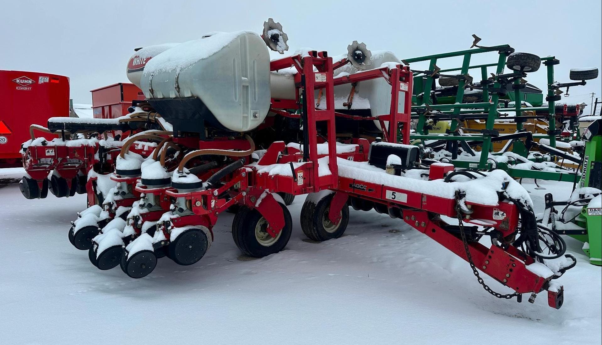 White 8523 Equipment Image0