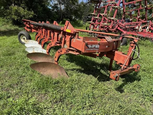Image of White 598 equipment image 1