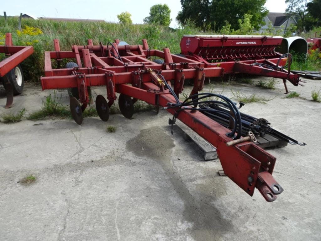 White 400 Equipment Image0