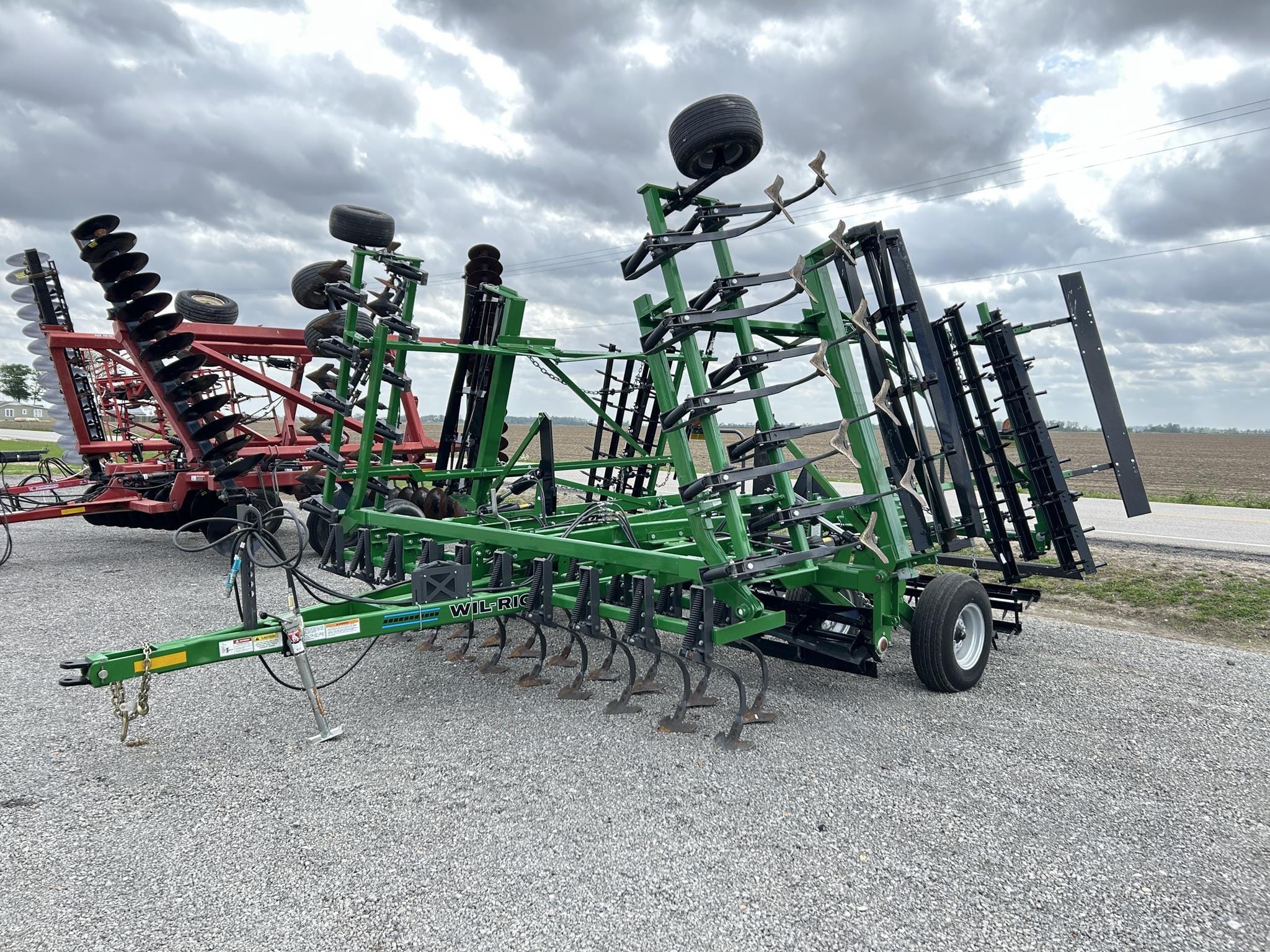 Wil-Rich 1400 Equipment Image0