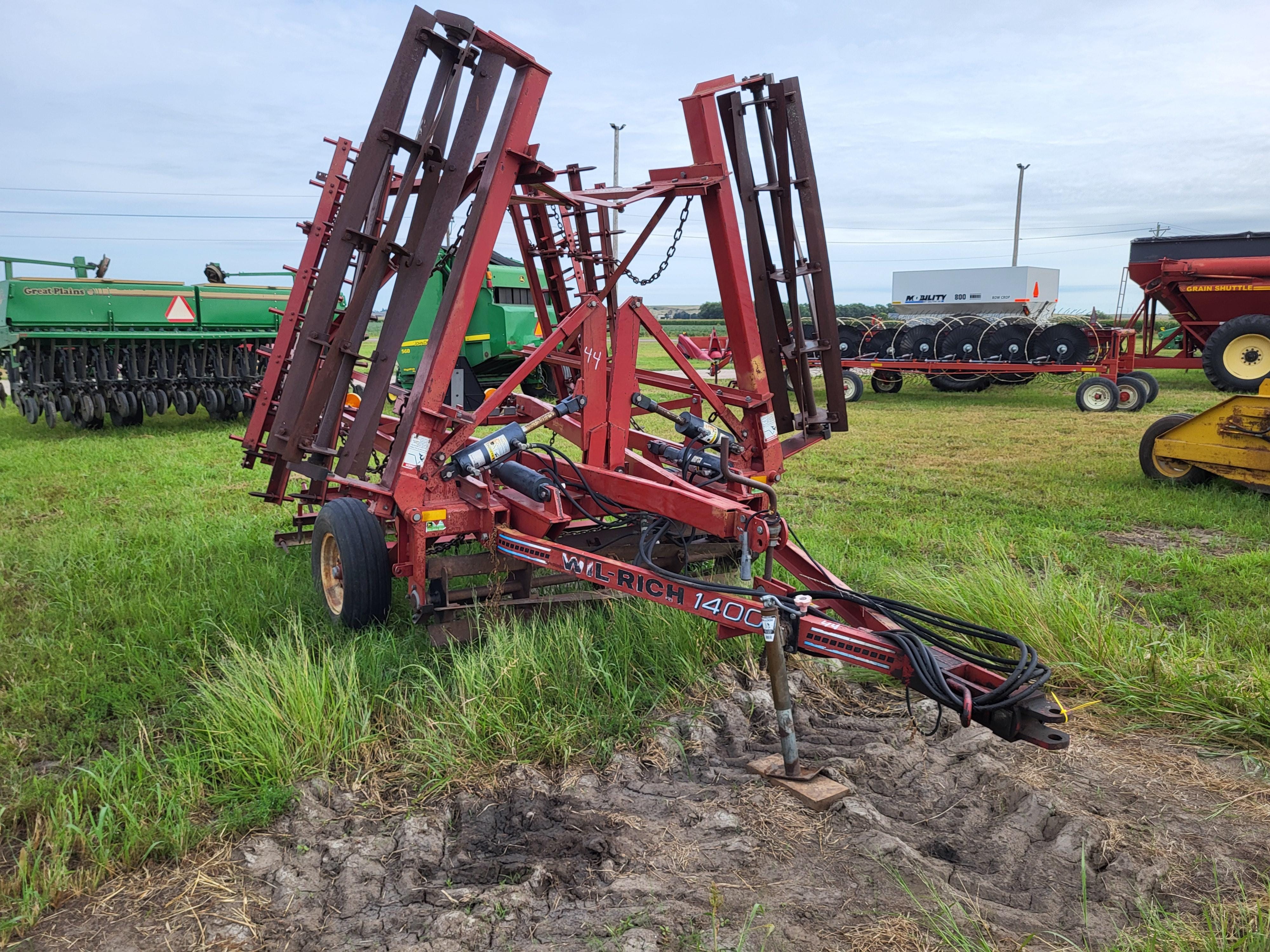 Wil-Rich 1400 Equipment Image0