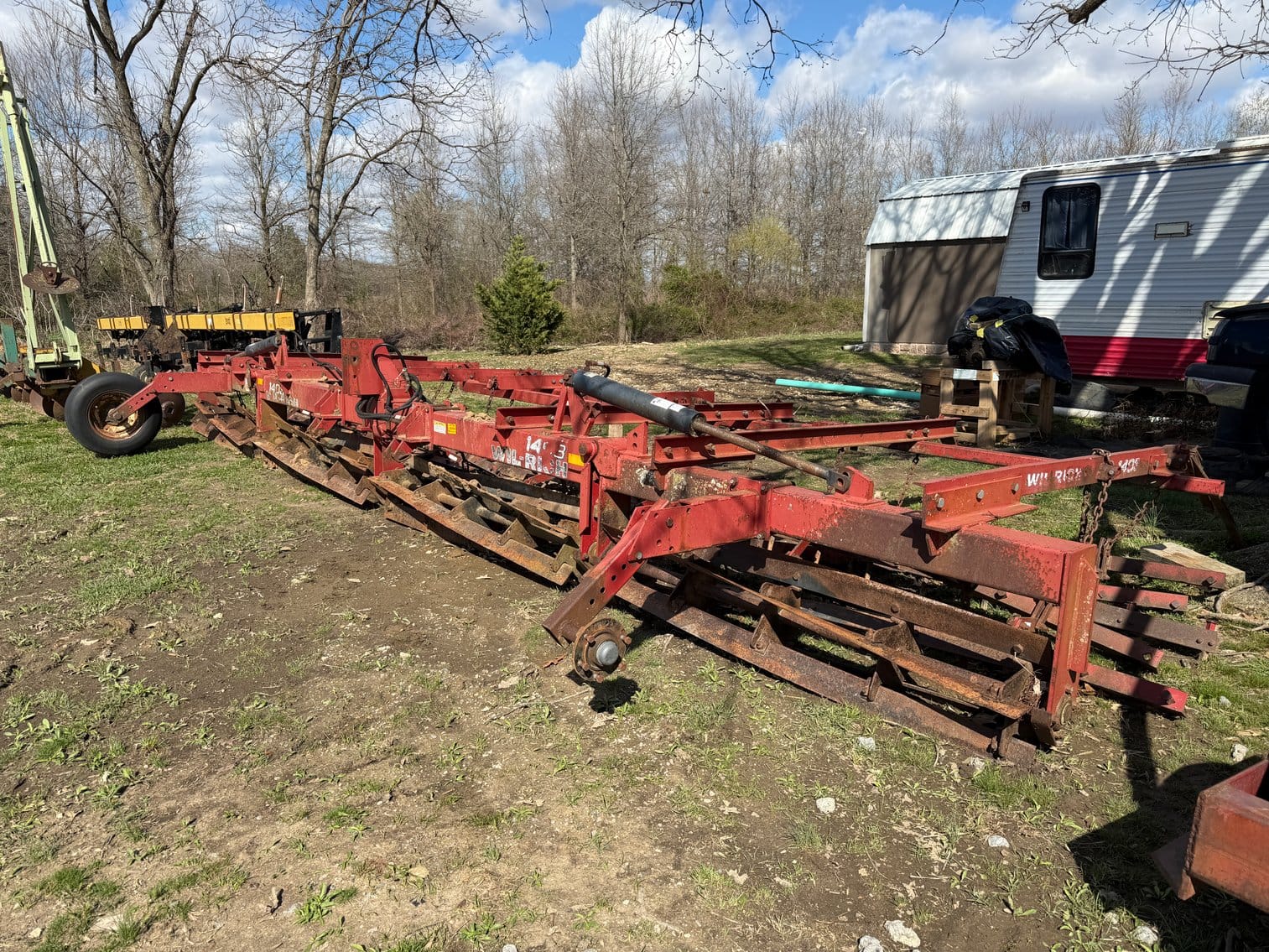 Wil-Rich 1403 Equipment Image0