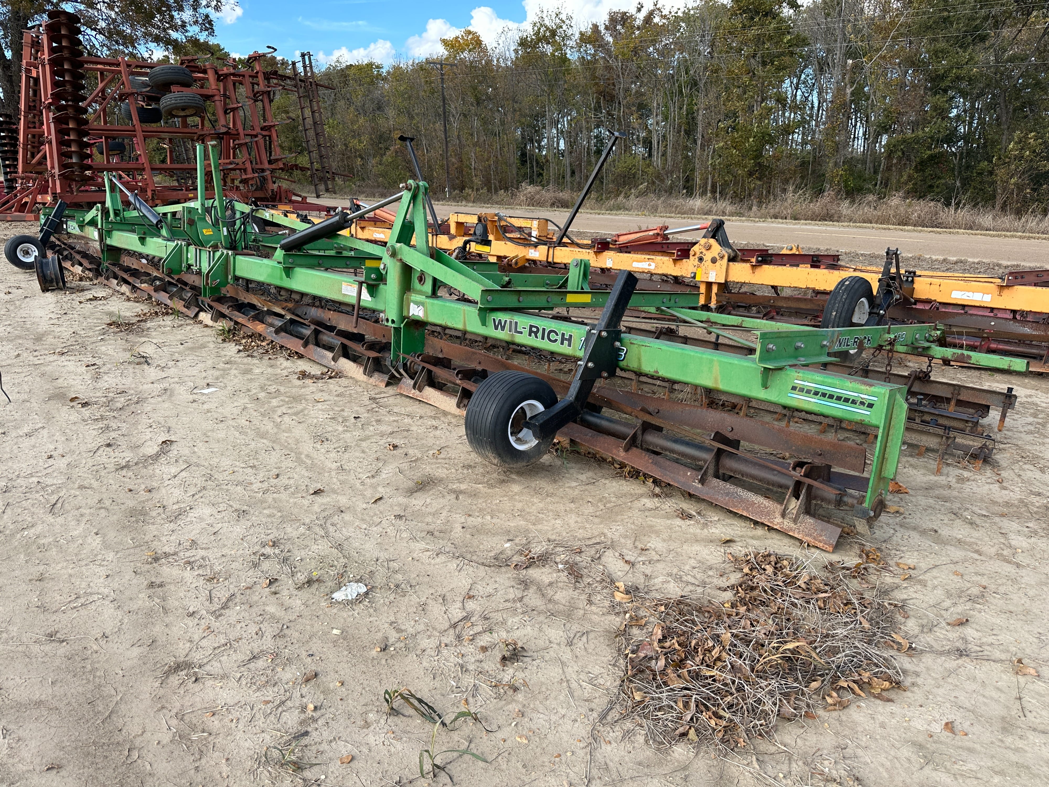 Wil-Rich 1403 Equipment Image0