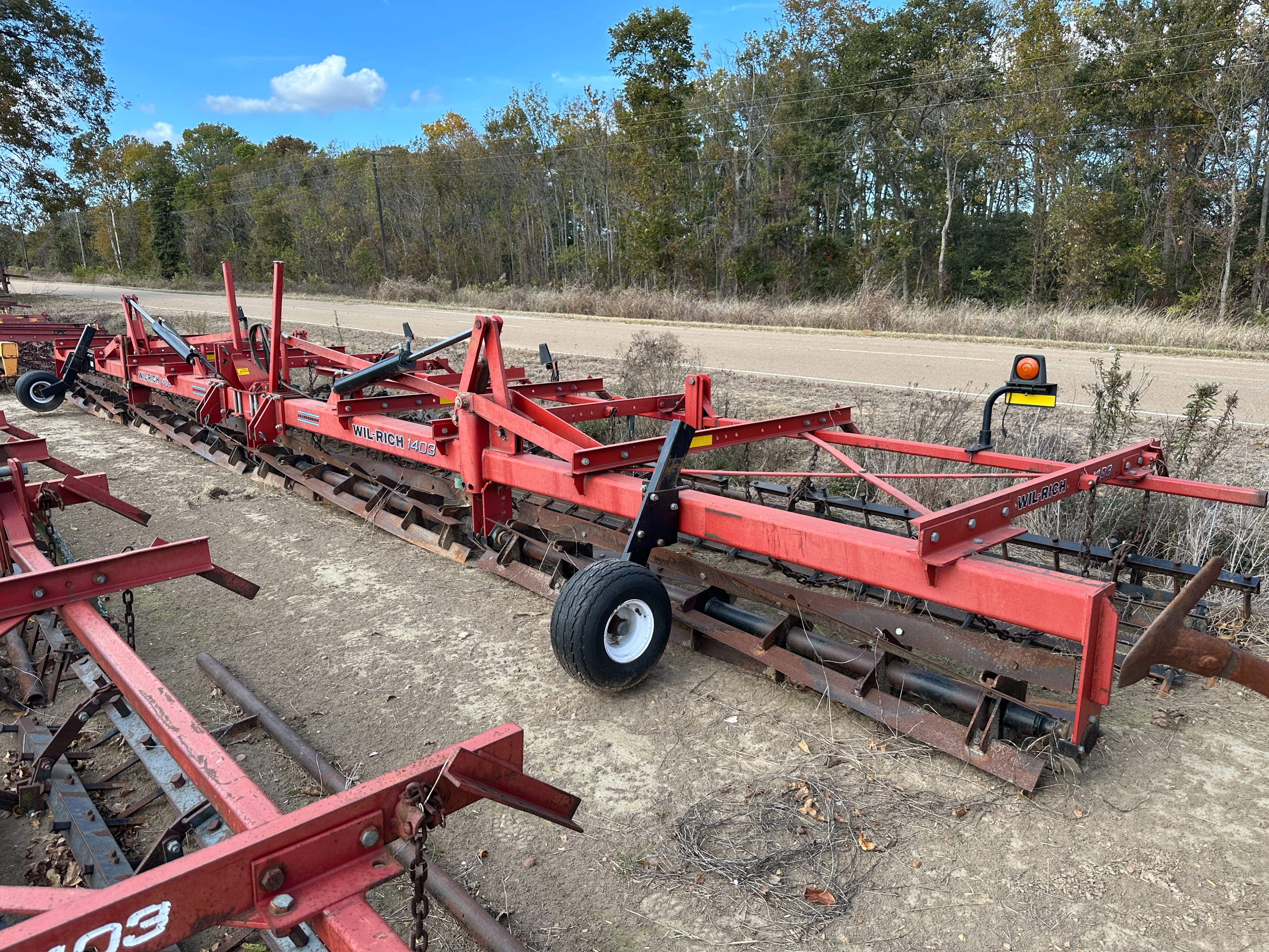 Wil-Rich 1403 Equipment Image0