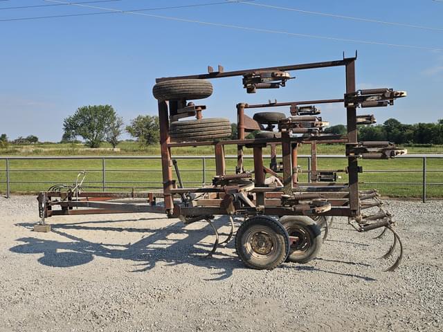 Image of Wil-Rich 24 equipment image 2