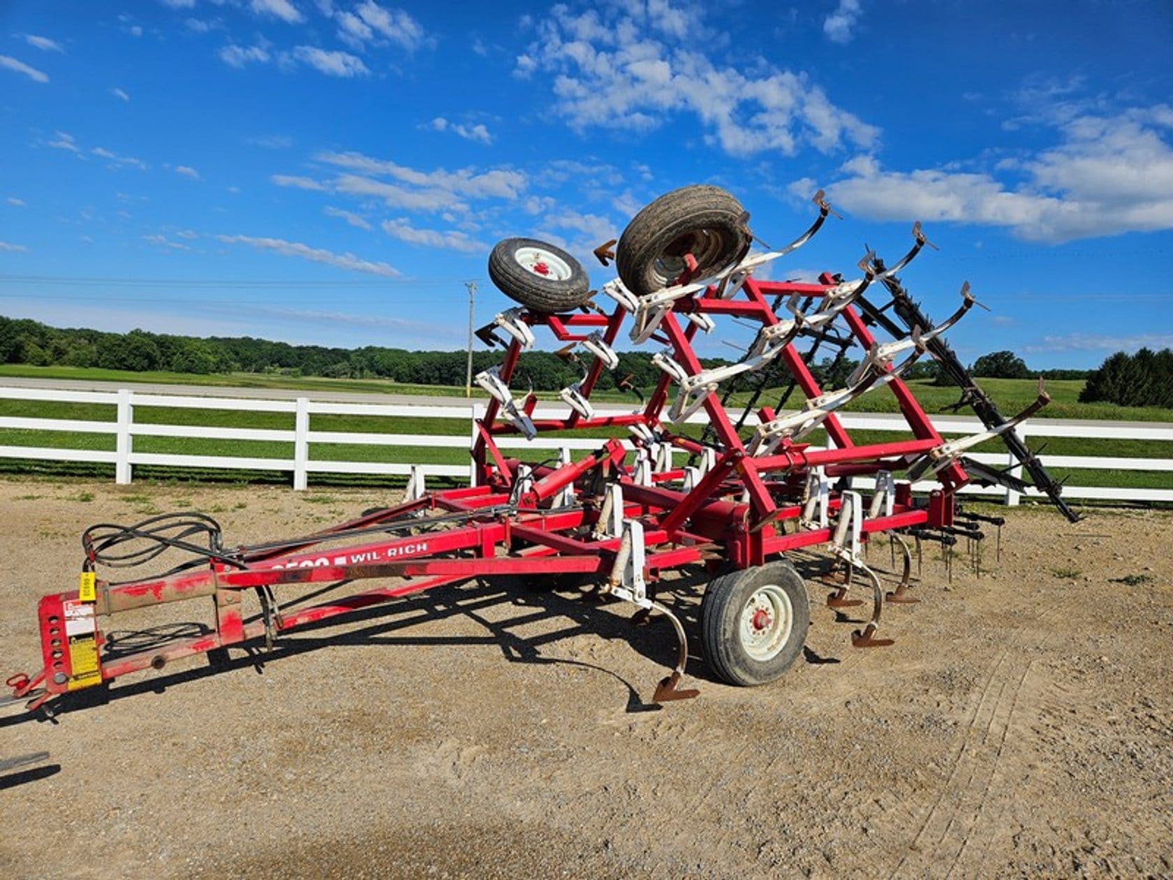 Wil-Rich 2500 Equipment Image0