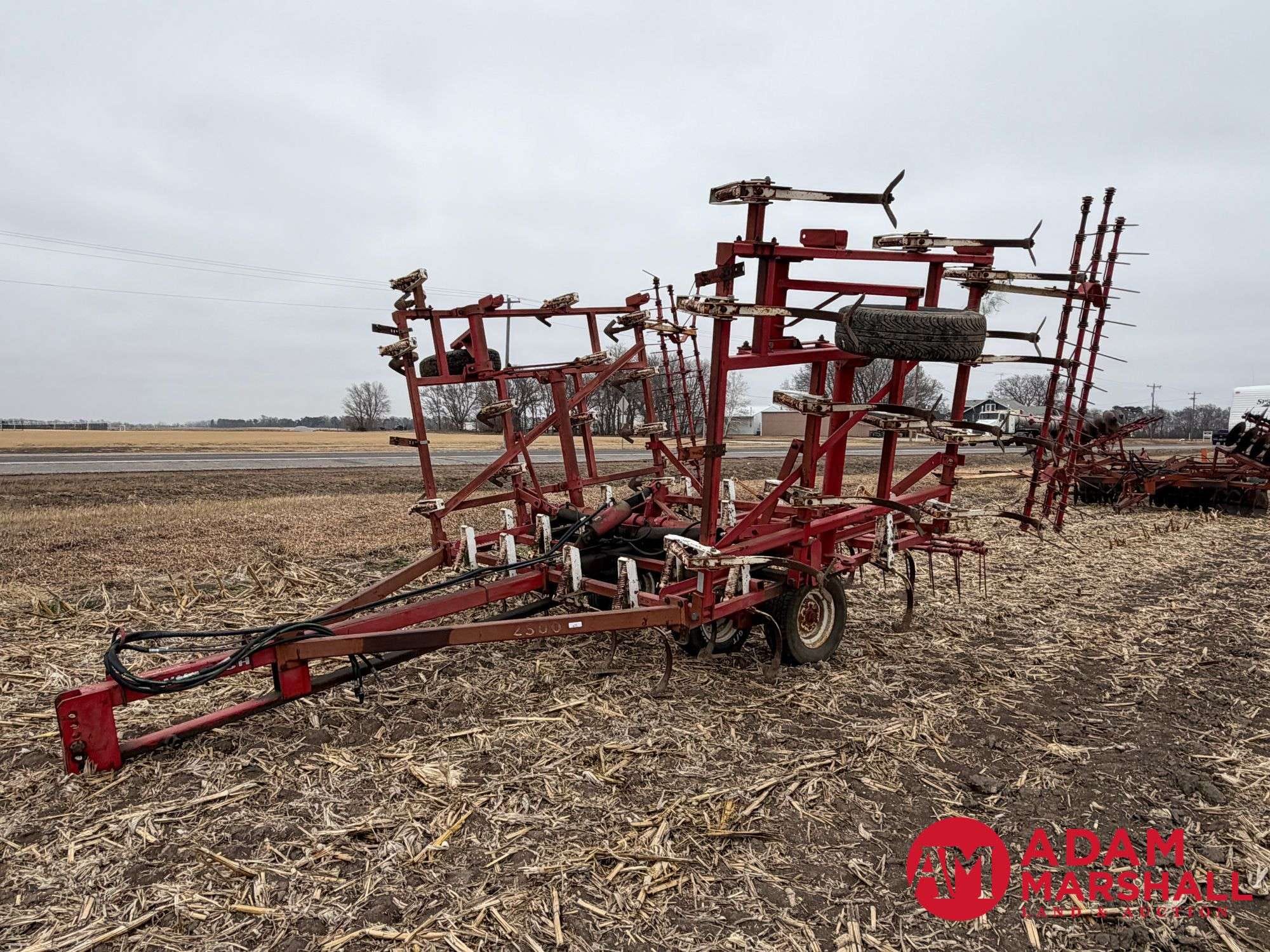 Wil-Rich 2500 Equipment Image0