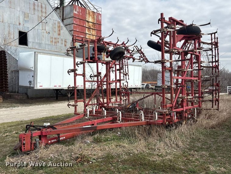 Wil-Rich 2500 Equipment Image0