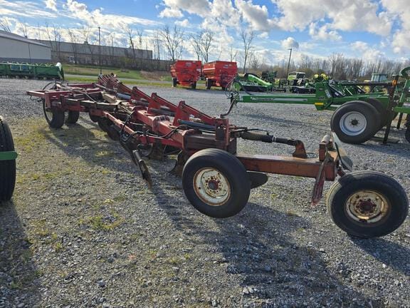 Wil-Rich 2900 Equipment Image0