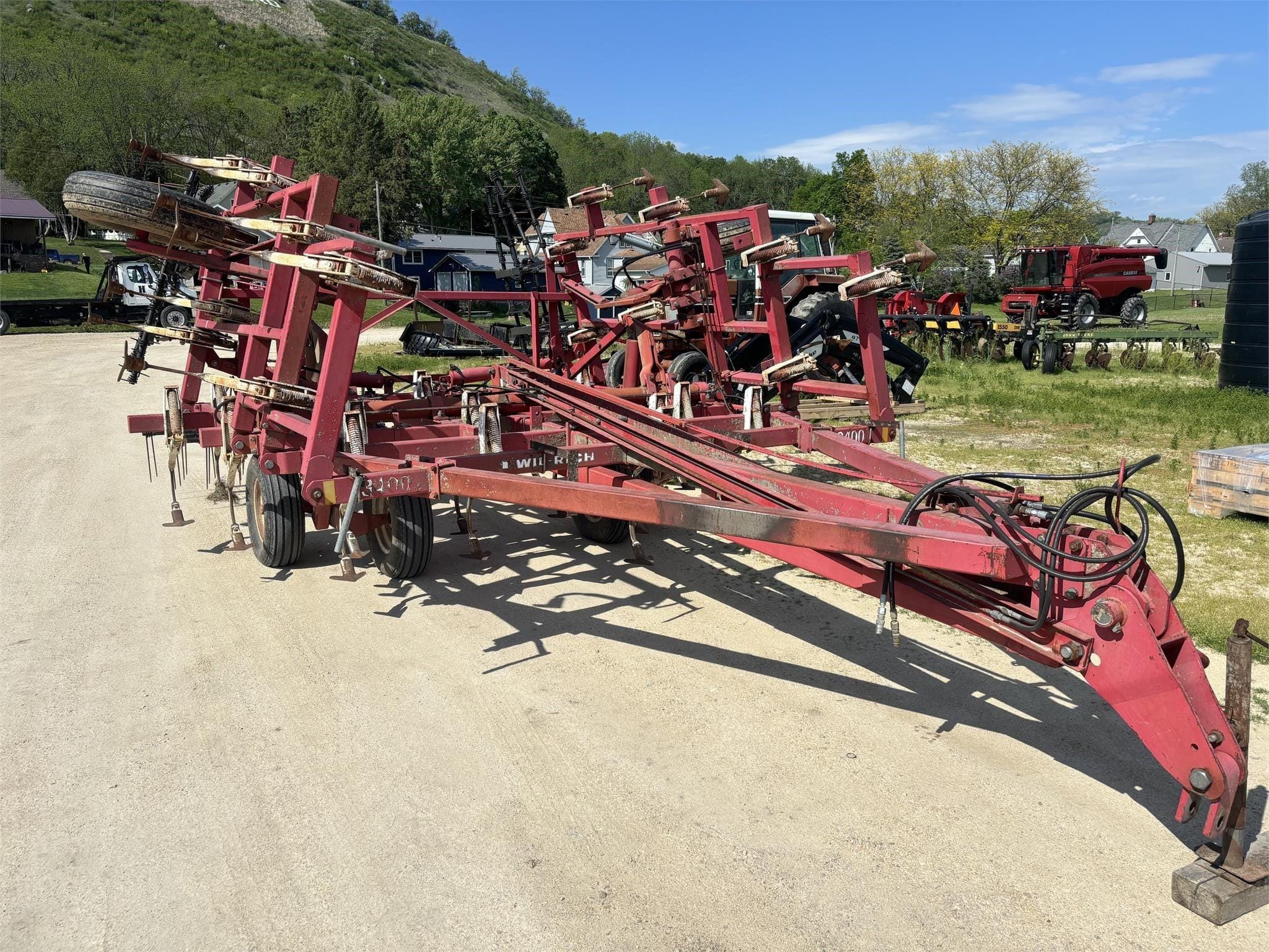 Wil-Rich 3400 Equipment Image0