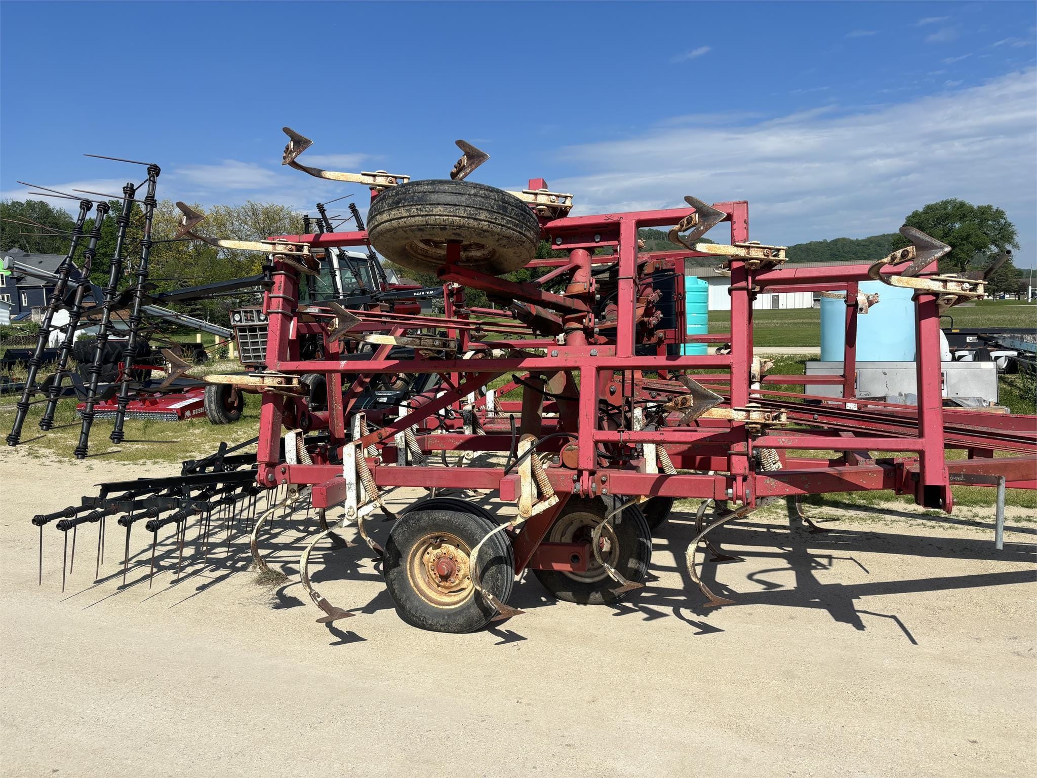 Wil-Rich 3400 Equipment Image0