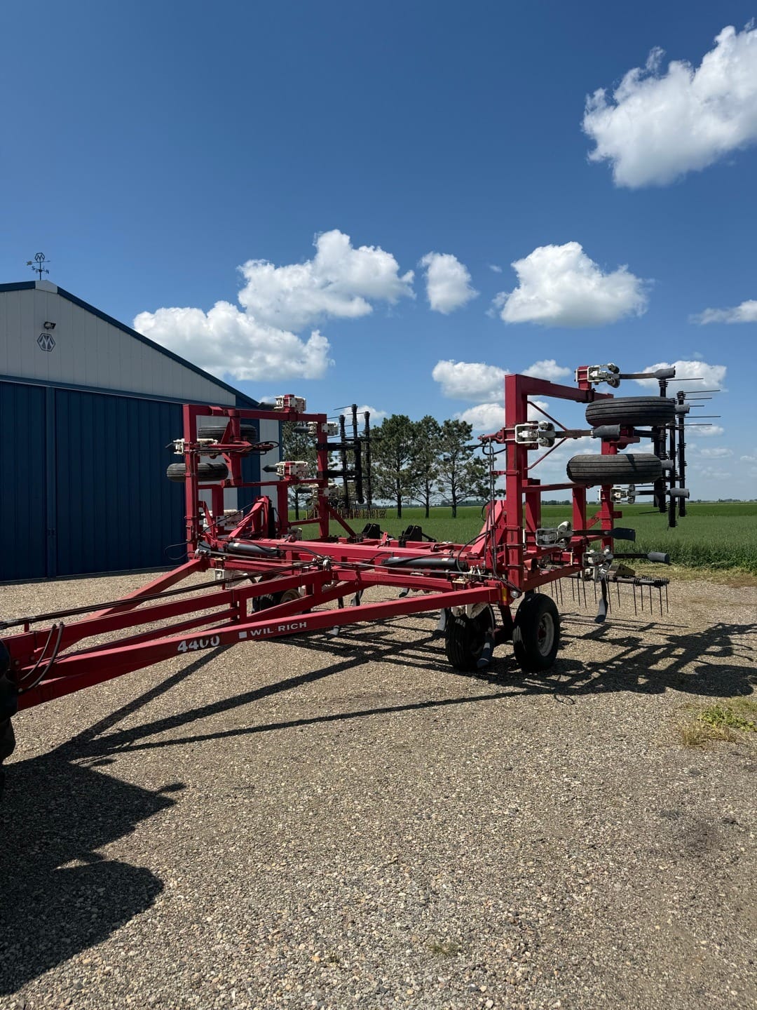 Wil-Rich 4400 Equipment Image0