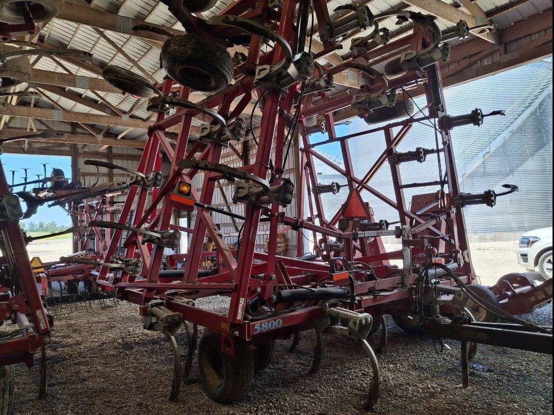 Wil-Rich 5800 Equipment Image0