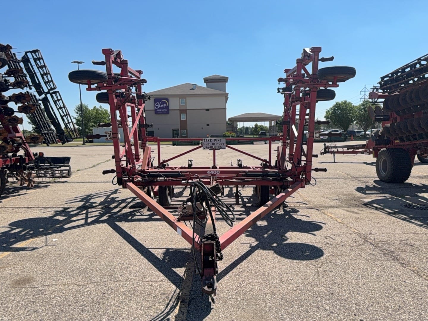 Wil-Rich 4400 Equipment Image0