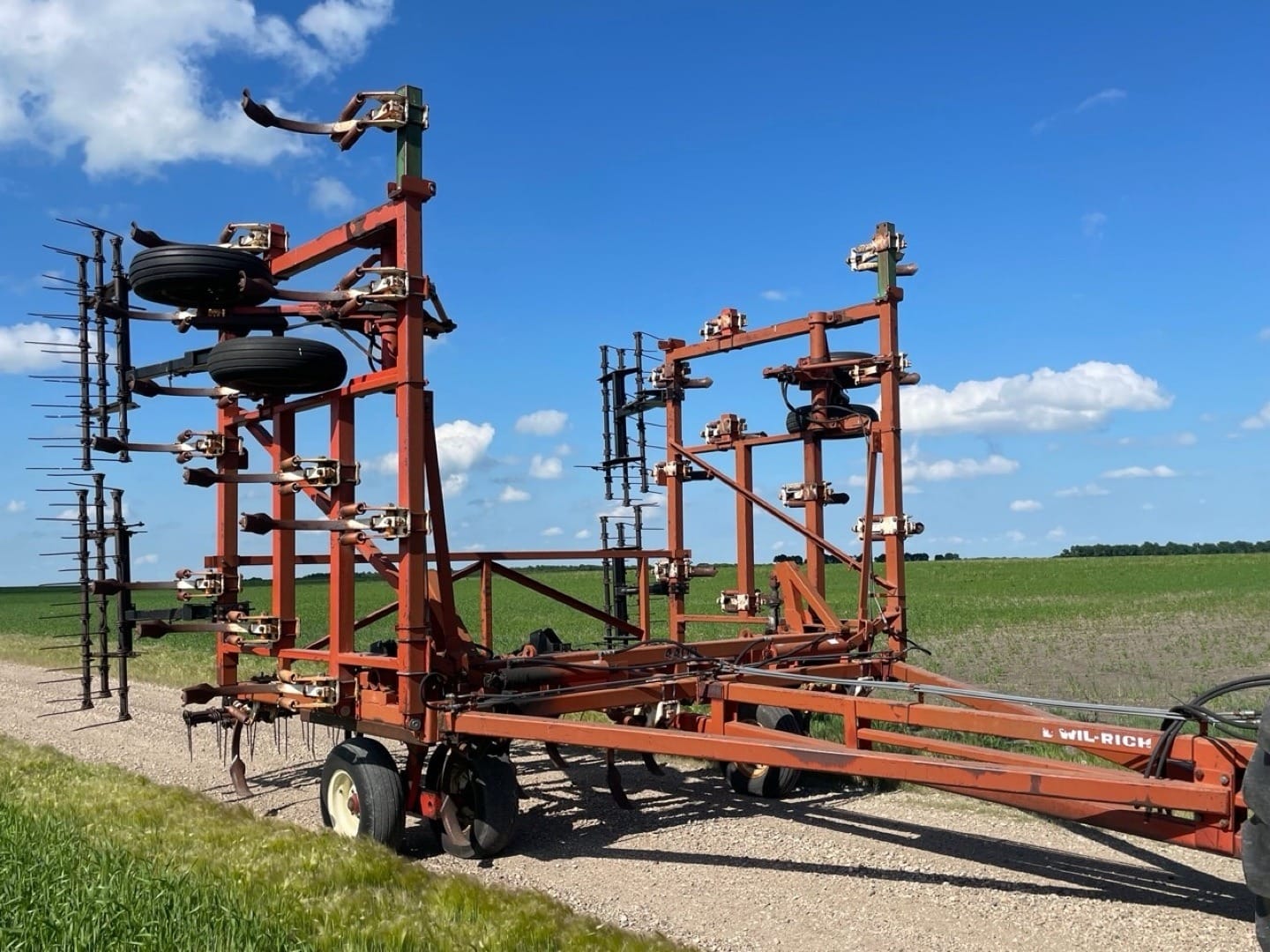 Wil-Rich 4400 Equipment Image0